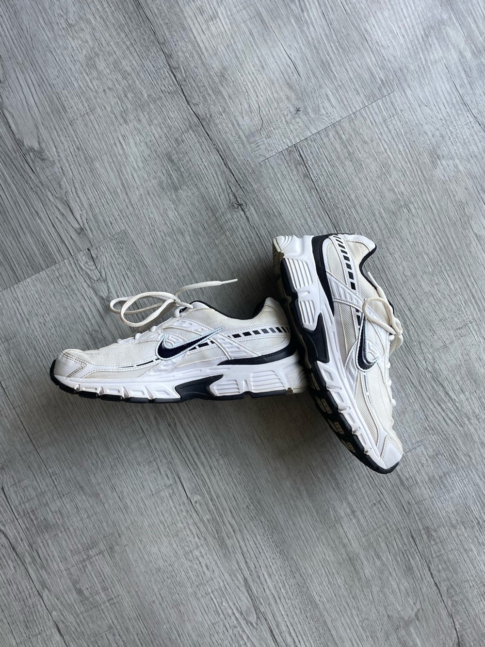 Nike White and Black Initiator Running Sneakers